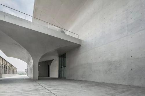 清水混凝土和普通混凝土的區(qū)別是什么？清水混凝土的價格高嗎？